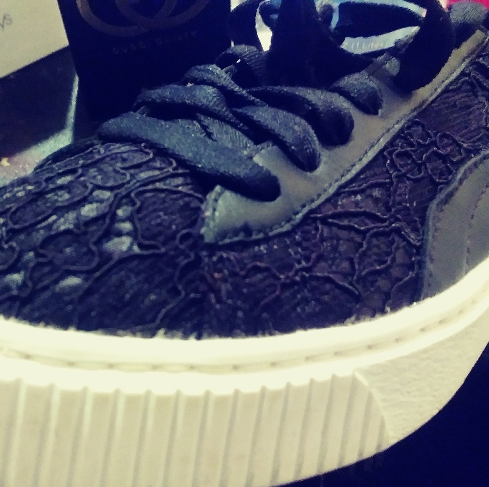 Ladies pumas